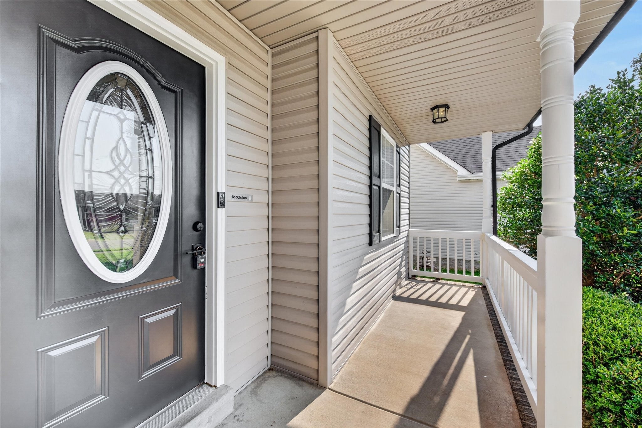 566 Falkland Circle