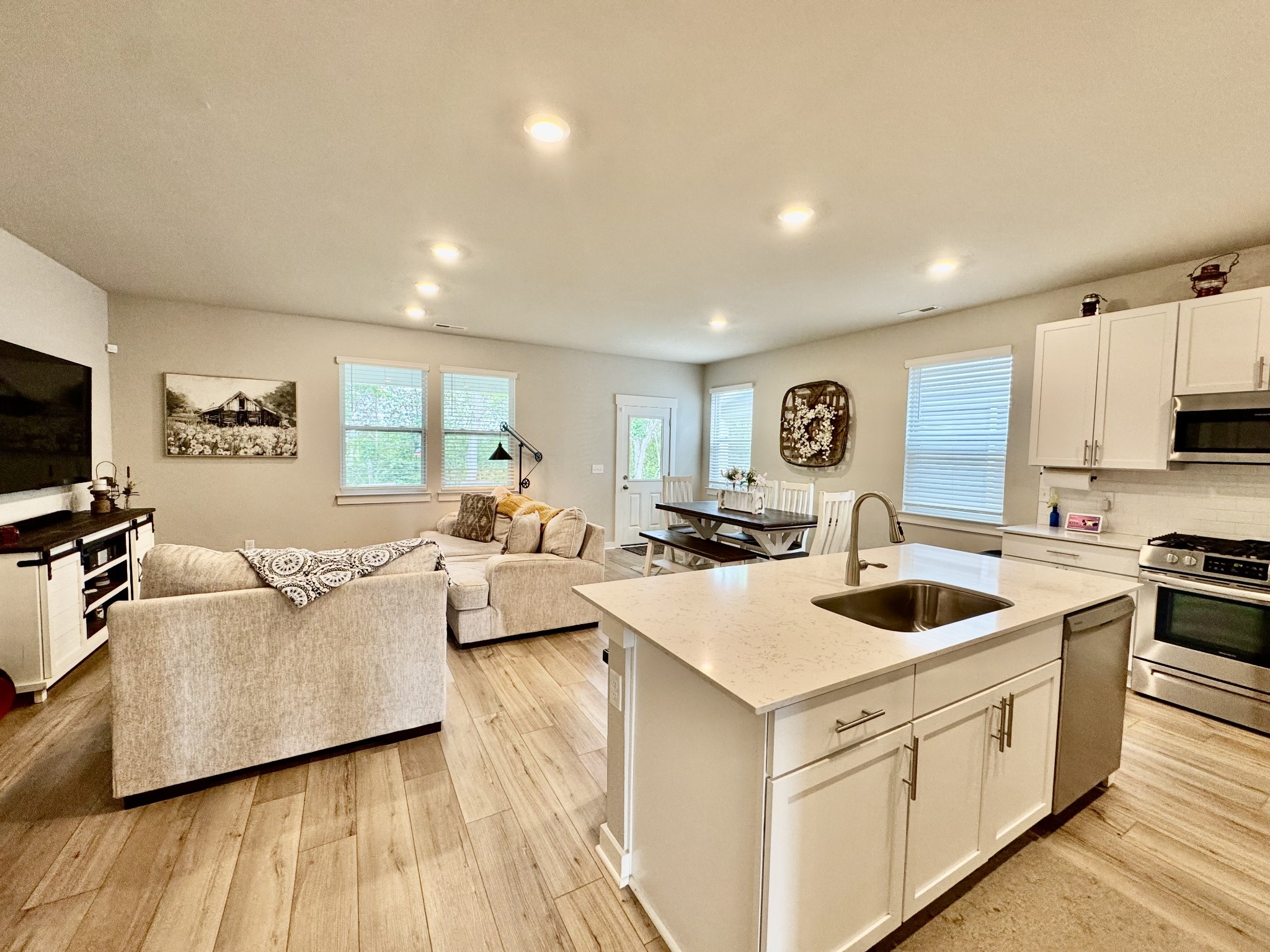 1229 Inverness Pass