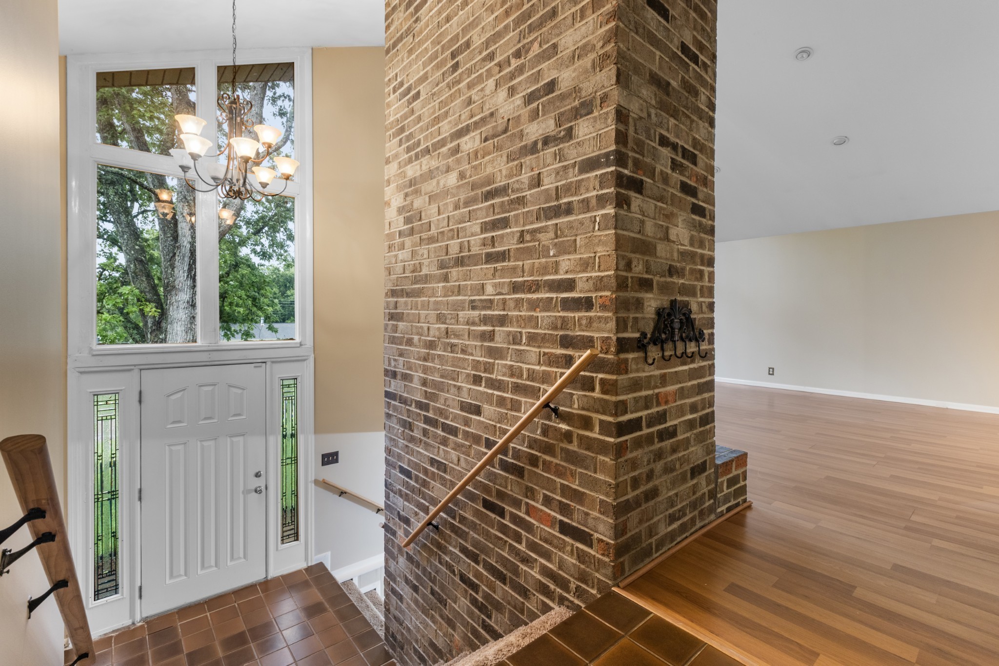 1302 Twin Springs Dr