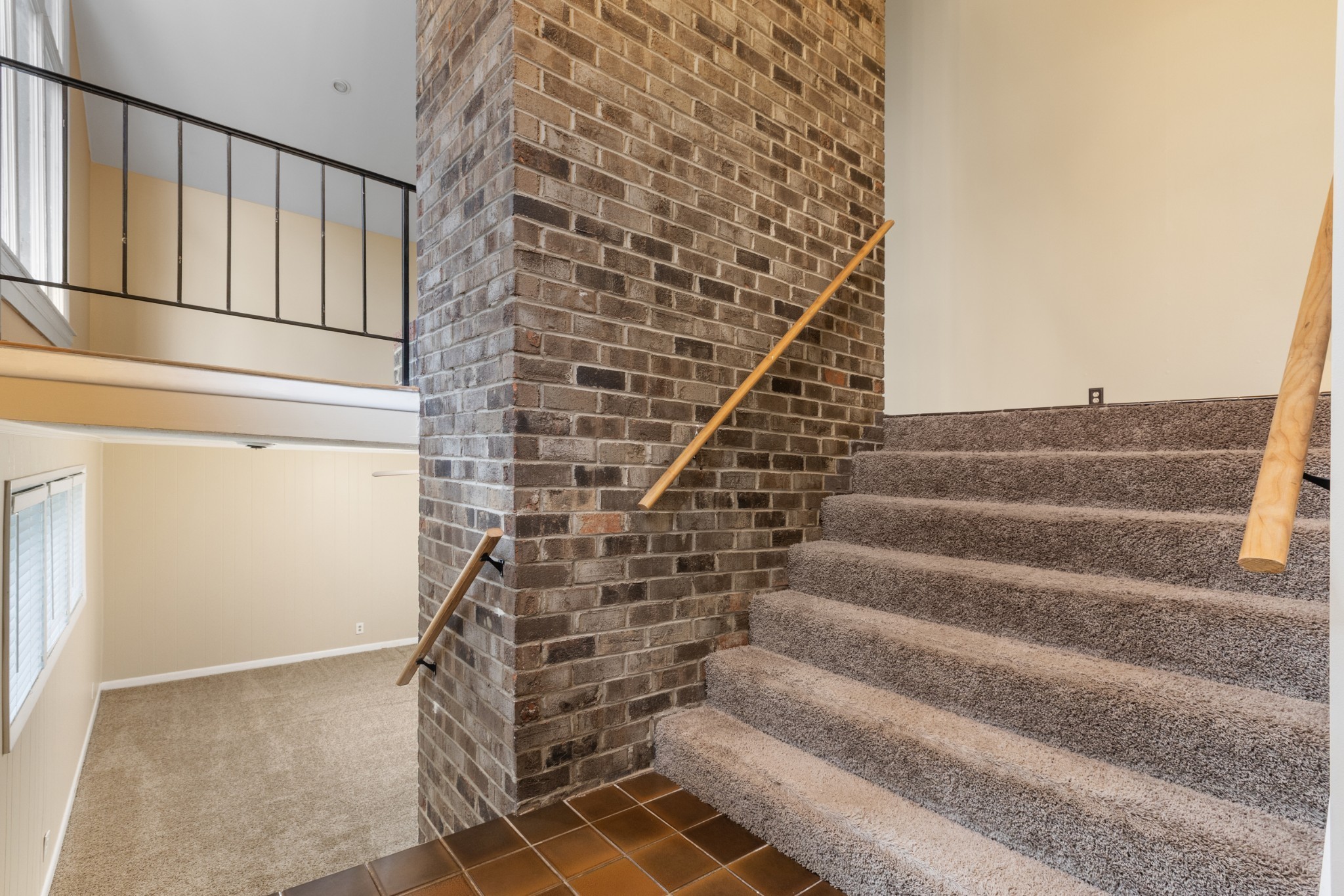 1302 Twin Springs Dr