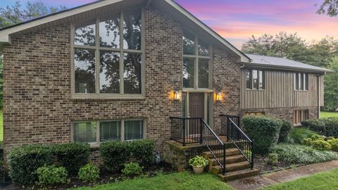 1302 Twin Springs Dr Brentwood TN 37027