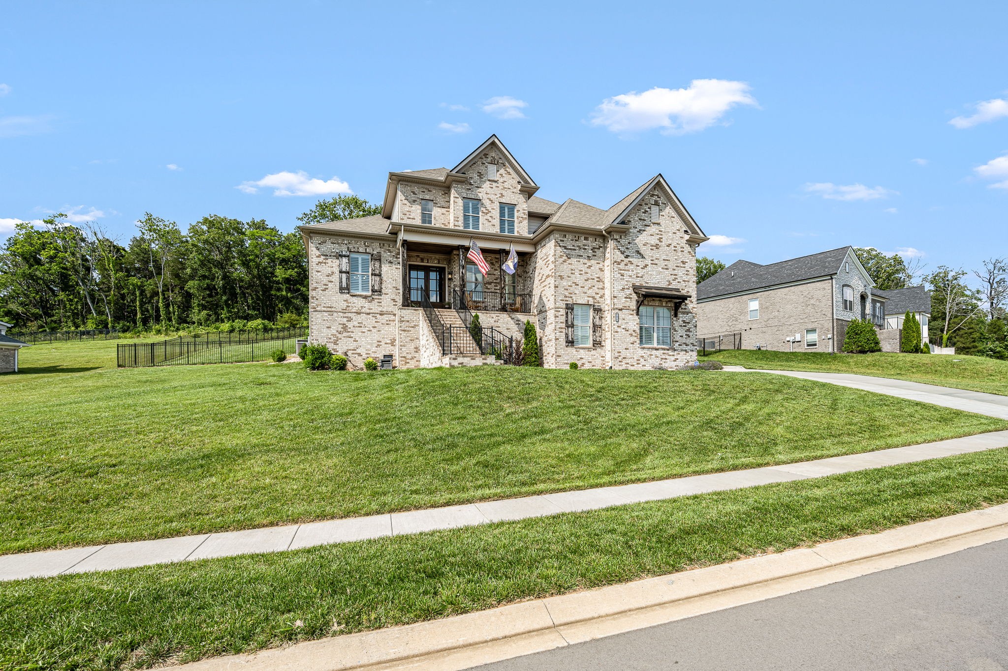 7076 Big Oak Ln