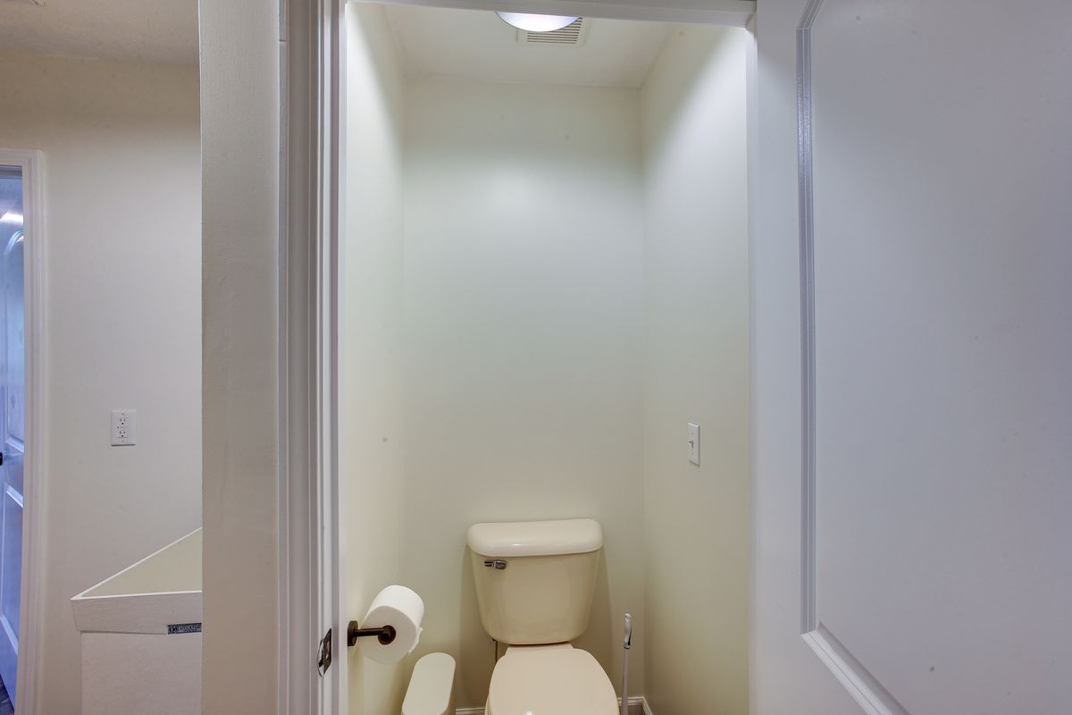 Cedar Hill, Tennessee 37032, United States, 5 Bedrooms Bedrooms, ,6 BathroomsBathrooms,Residential,Active,81316