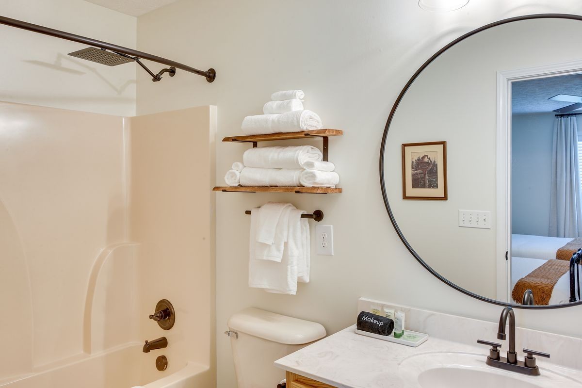 Cedar Hill, Tennessee 37032, United States, 5 Bedrooms Bedrooms, ,6 BathroomsBathrooms,Residential,Active,81316