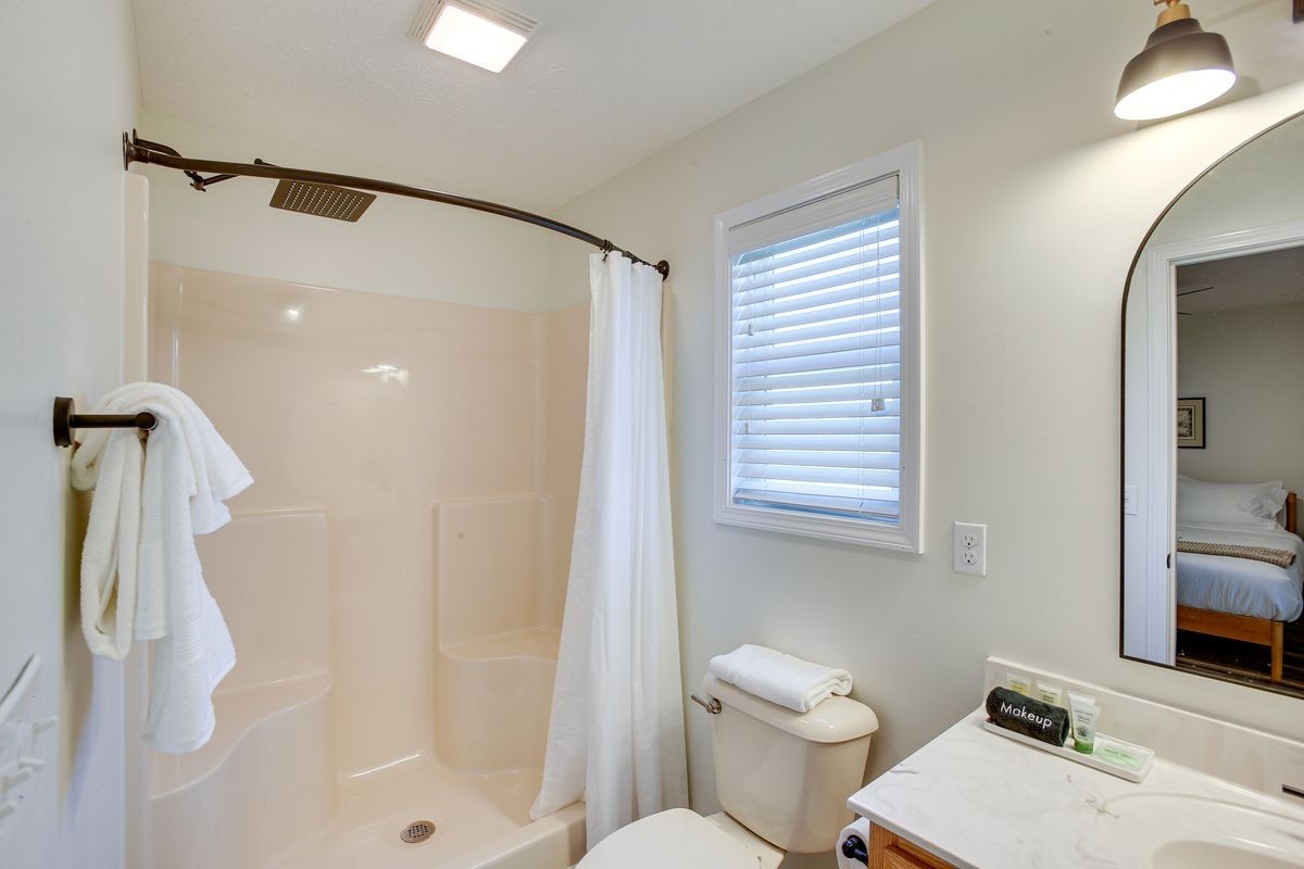 Cedar Hill, Tennessee 37032, United States, 5 Bedrooms Bedrooms, ,6 BathroomsBathrooms,Residential,Active,81316