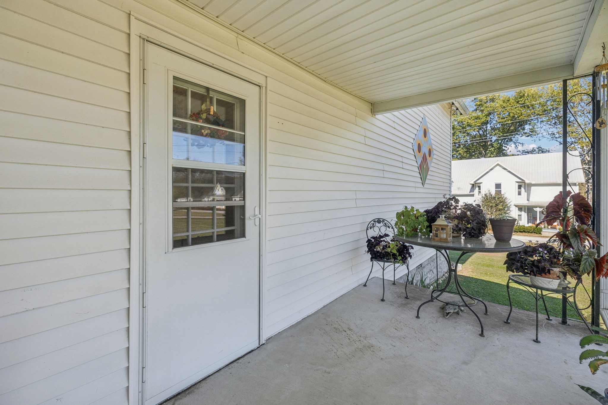 15 Cloverdale Ln