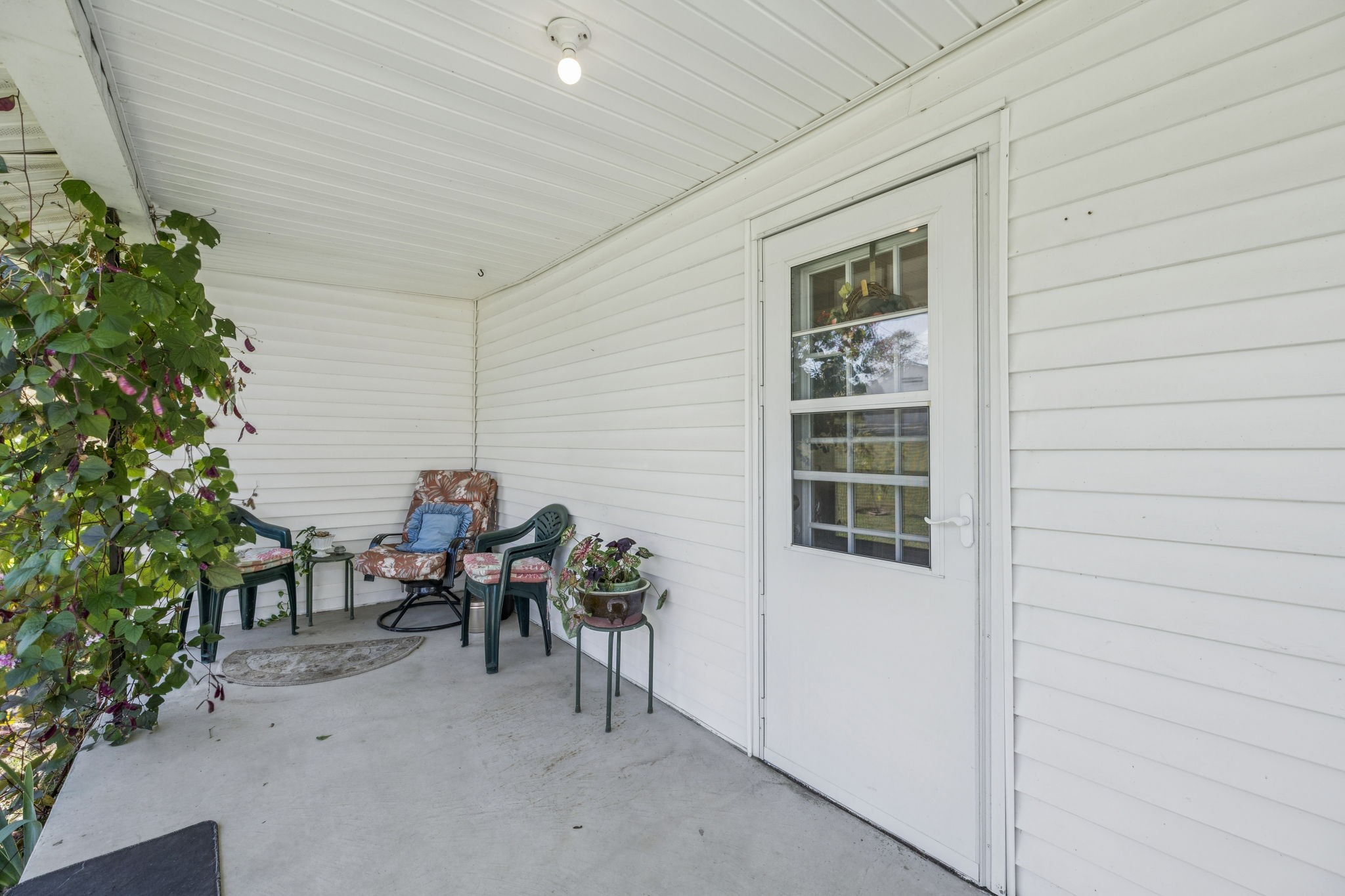 15 Cloverdale Ln