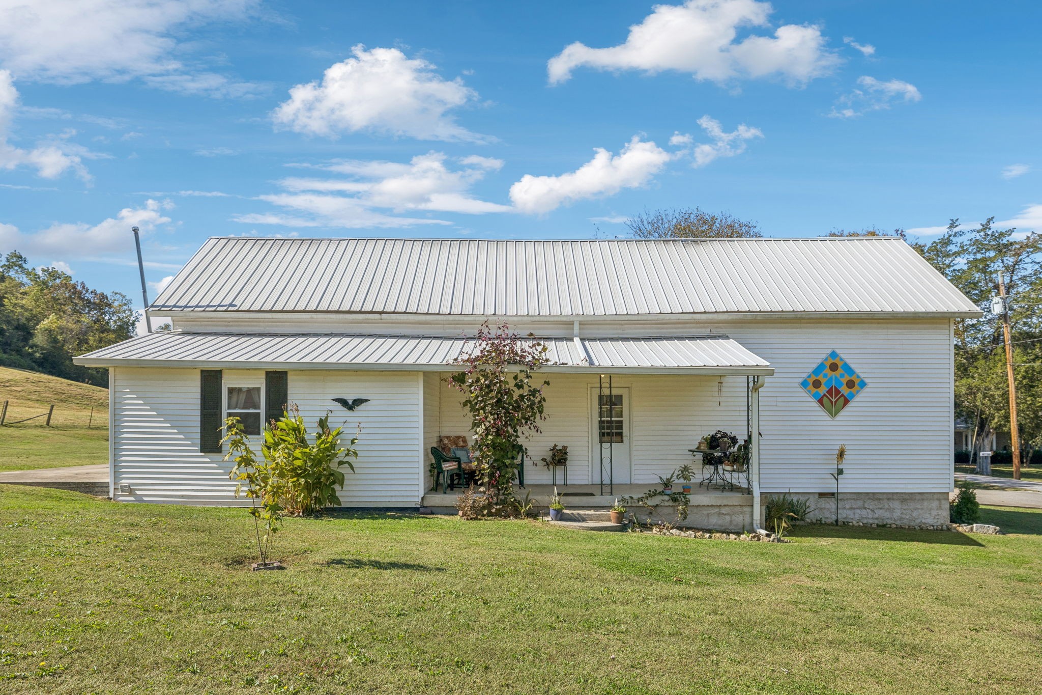 15 Cloverdale Ln