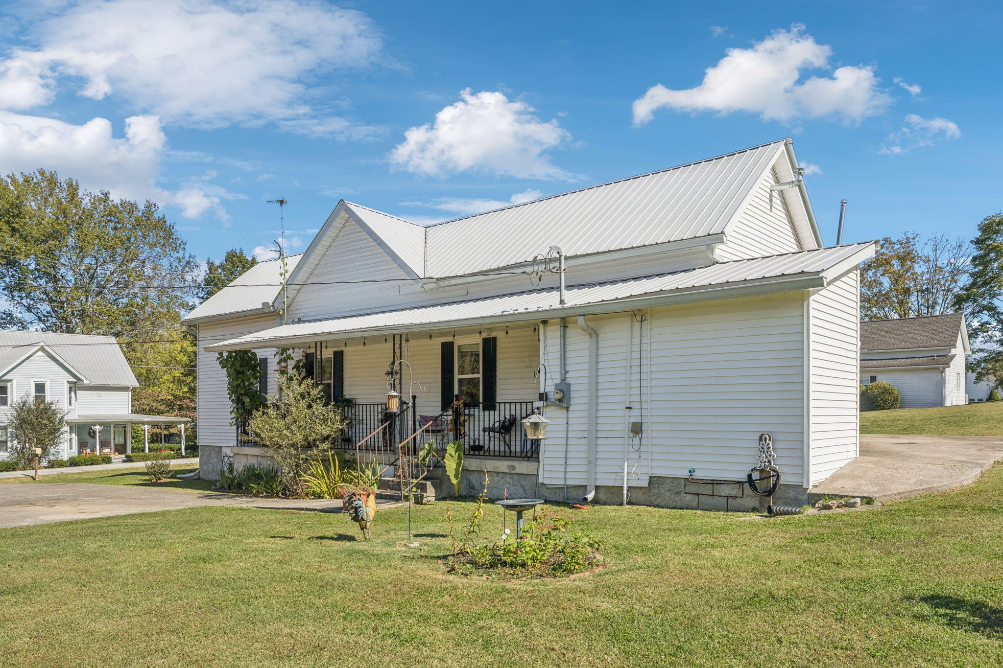 15 Cloverdale Ln