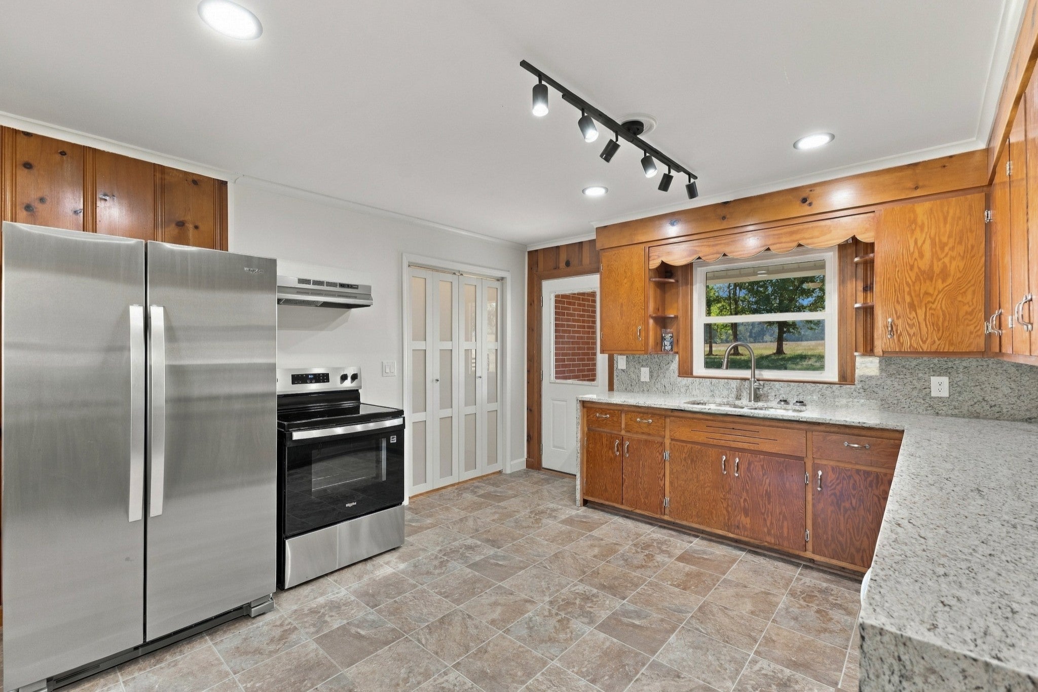 18810 Main St W