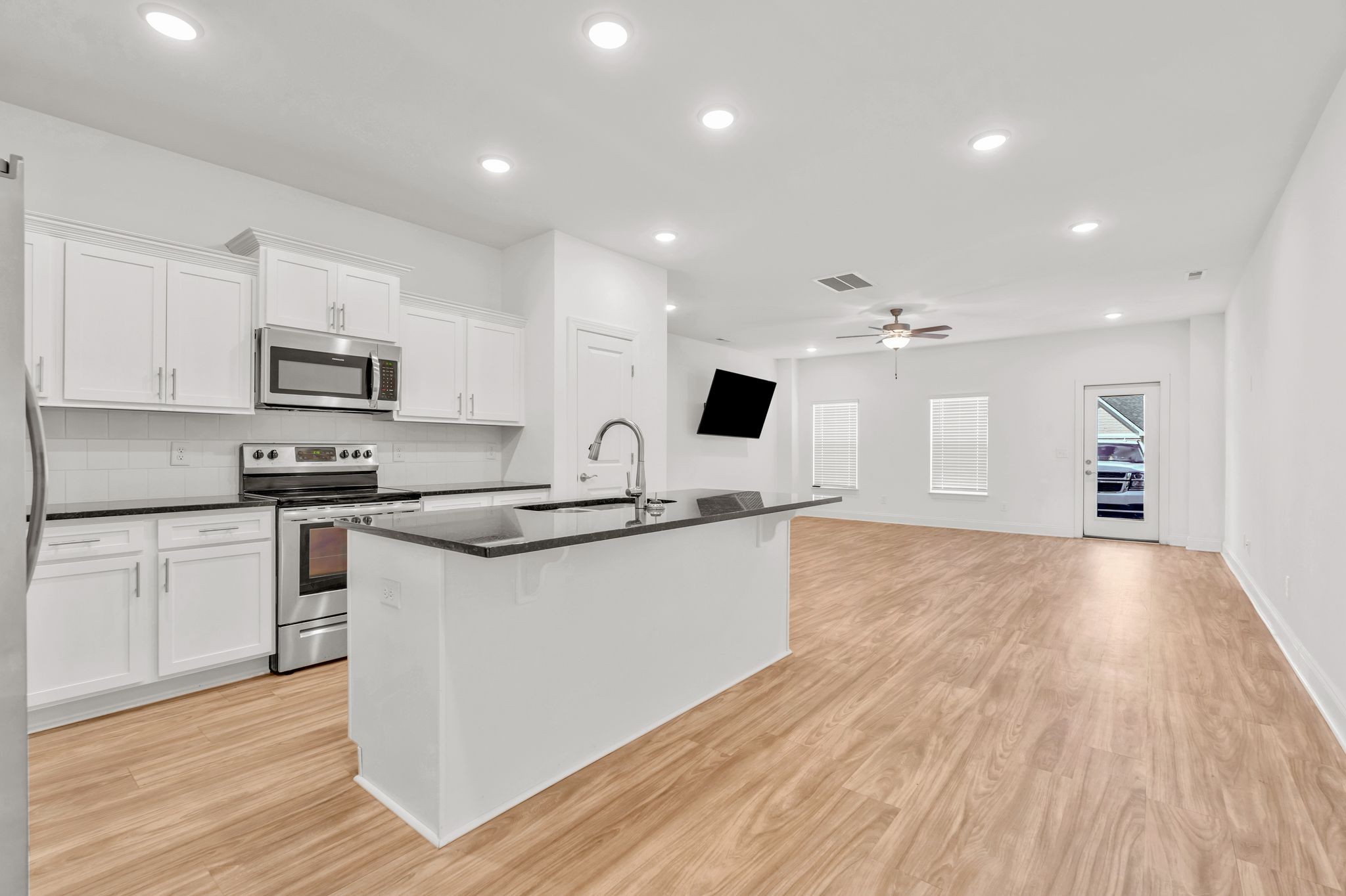 923 SE Broad St A4
