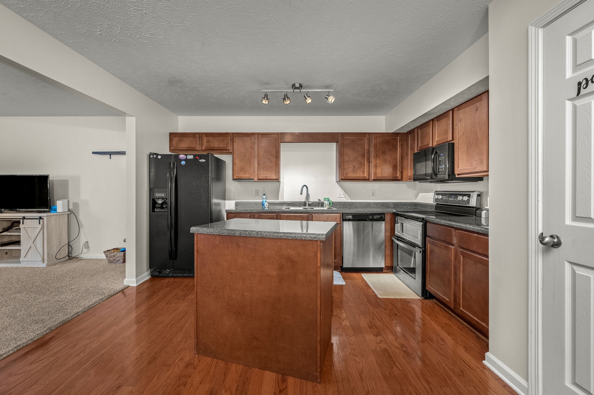 4906 Laura Jeanne Blvd