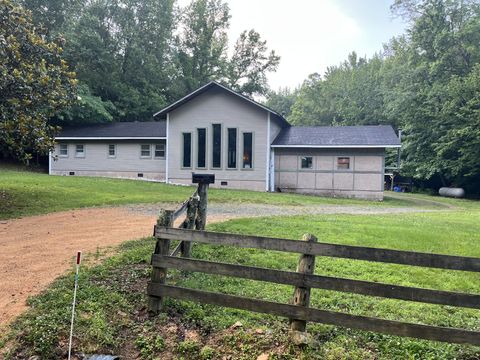 1791 Deer Creek Rd Linden TN 37096