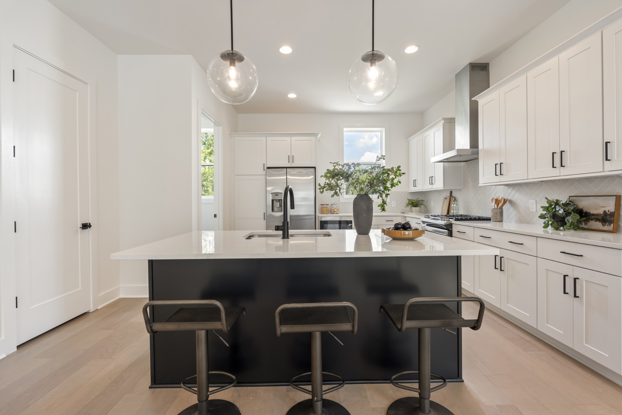 505 Community Ct 11
