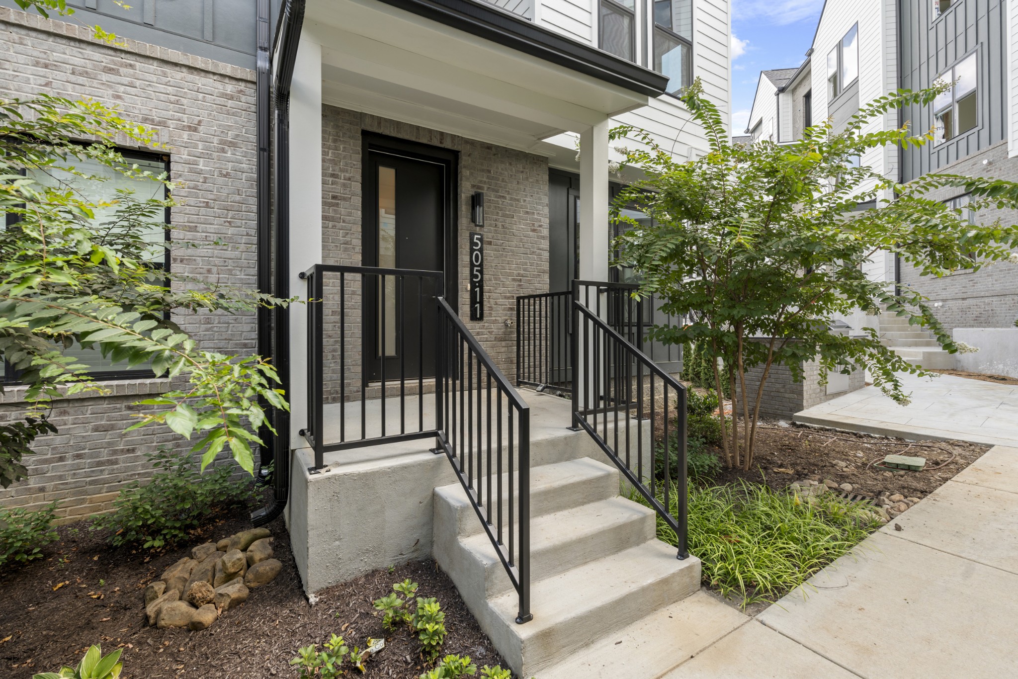 505 Community Ct 11