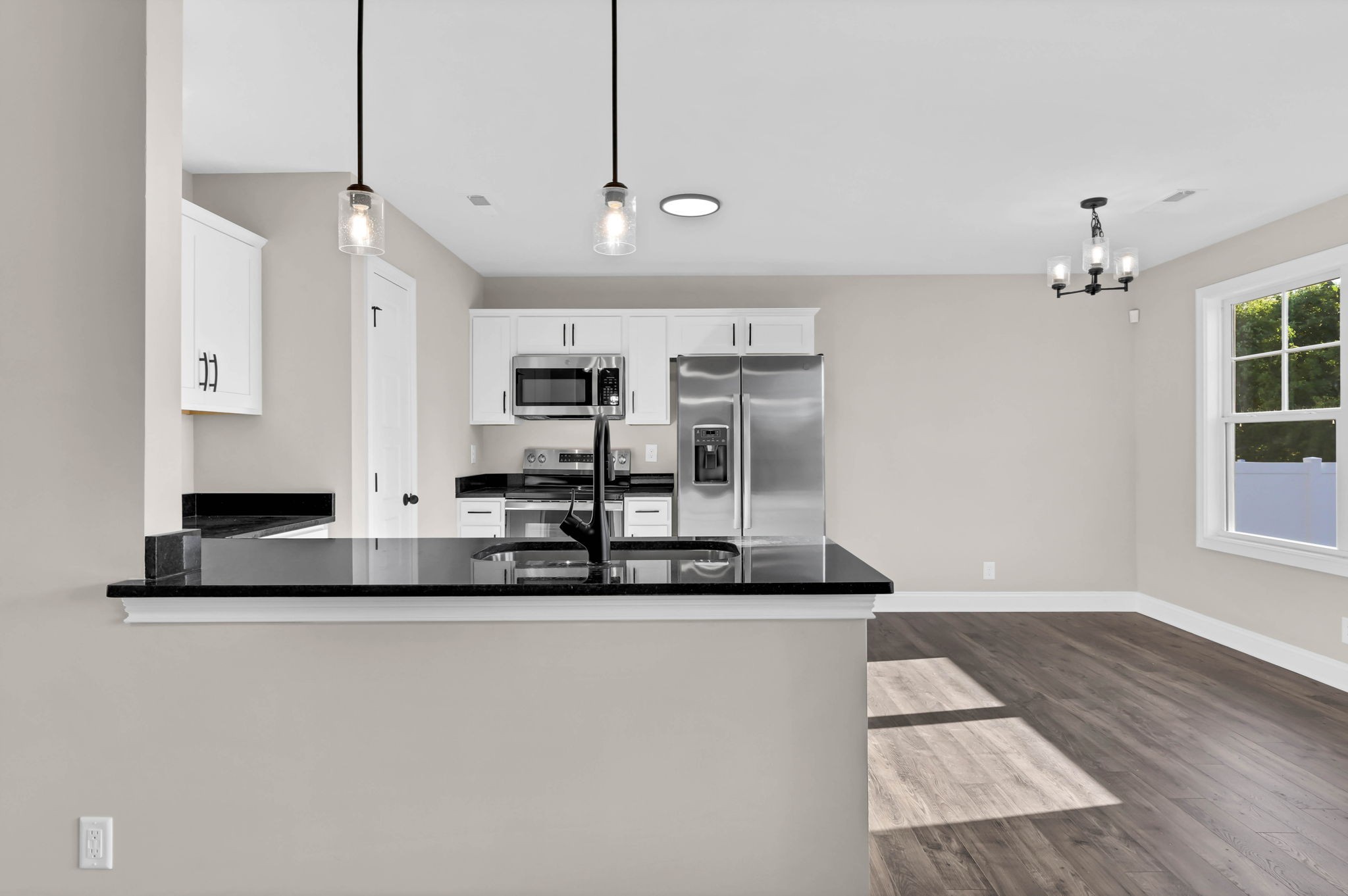 Clarksville, Tennessee 37042, United States, 3 Bedrooms Bedrooms, ,2 BathroomsBathrooms,Residential,Active,203608