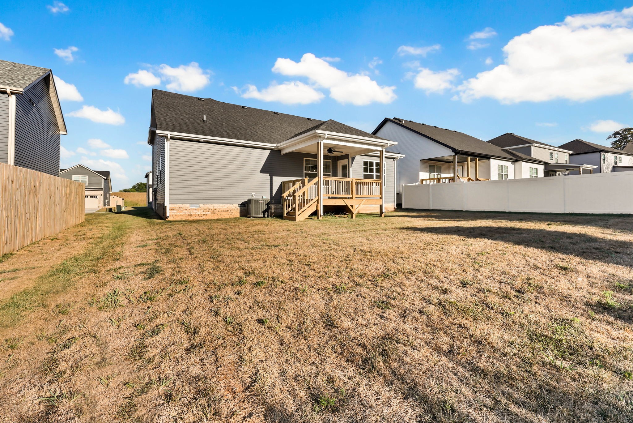 Clarksville, Tennessee 37042, United States, 3 Bedrooms Bedrooms, ,2 BathroomsBathrooms,Residential,Active,203608