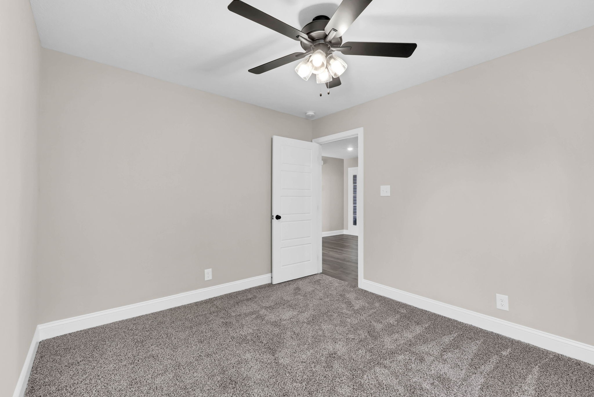 Clarksville, Tennessee 37042, United States, 3 Bedrooms Bedrooms, ,2 BathroomsBathrooms,Residential,Active,203608