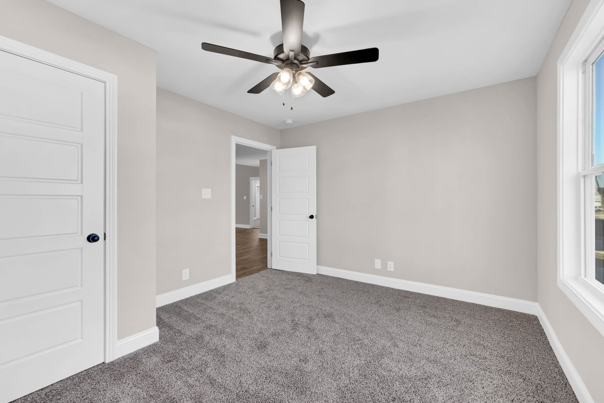 Clarksville, Tennessee 37042, United States, 3 Bedrooms Bedrooms, ,2 BathroomsBathrooms,Residential,Active,203608