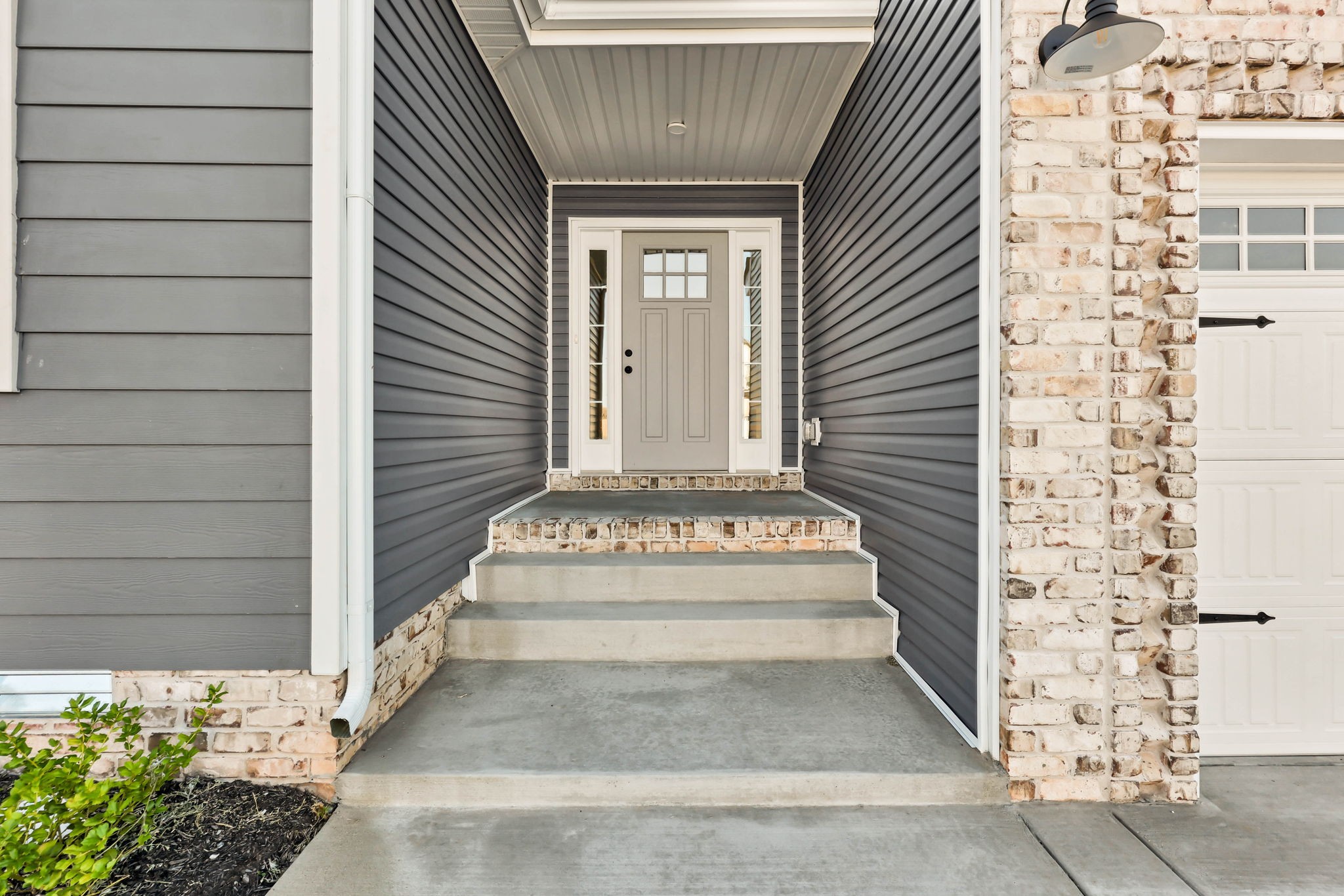 Clarksville, Tennessee 37042, United States, 3 Bedrooms Bedrooms, ,2 BathroomsBathrooms,Residential,Active,203608