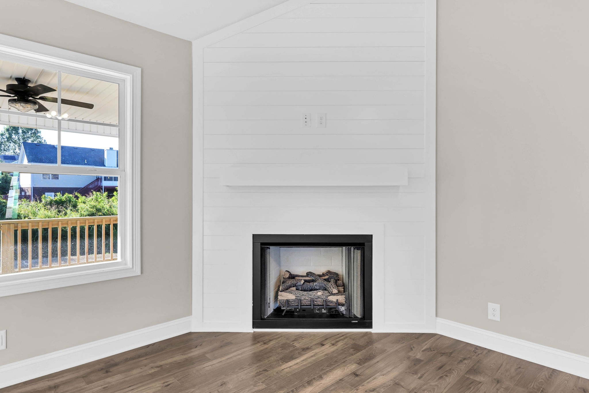 Clarksville, Tennessee 37042, United States, 3 Bedrooms Bedrooms, ,2 BathroomsBathrooms,Residential,Active,203608