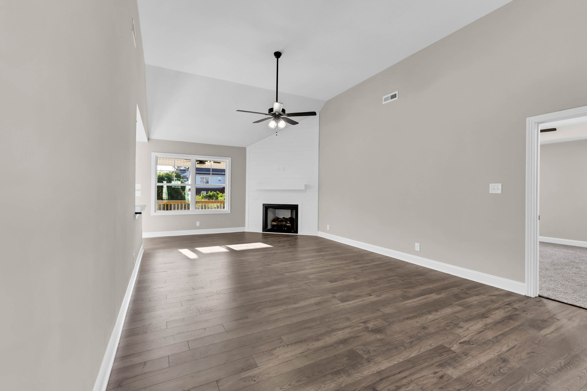 Clarksville, Tennessee 37042, United States, 3 Bedrooms Bedrooms, ,2 BathroomsBathrooms,Residential,Active,203608