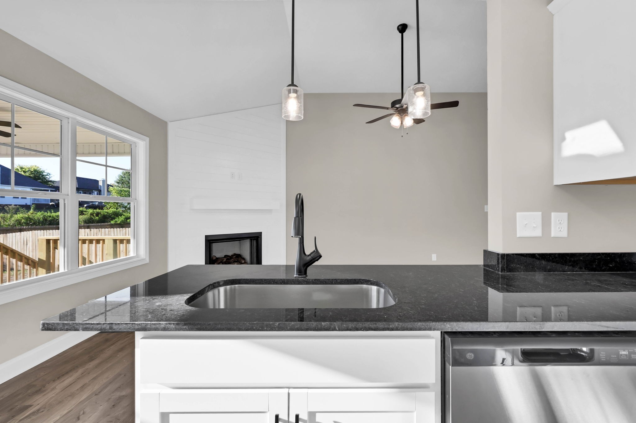 Clarksville, Tennessee 37042, United States, 3 Bedrooms Bedrooms, ,2 BathroomsBathrooms,Residential,Active,203608