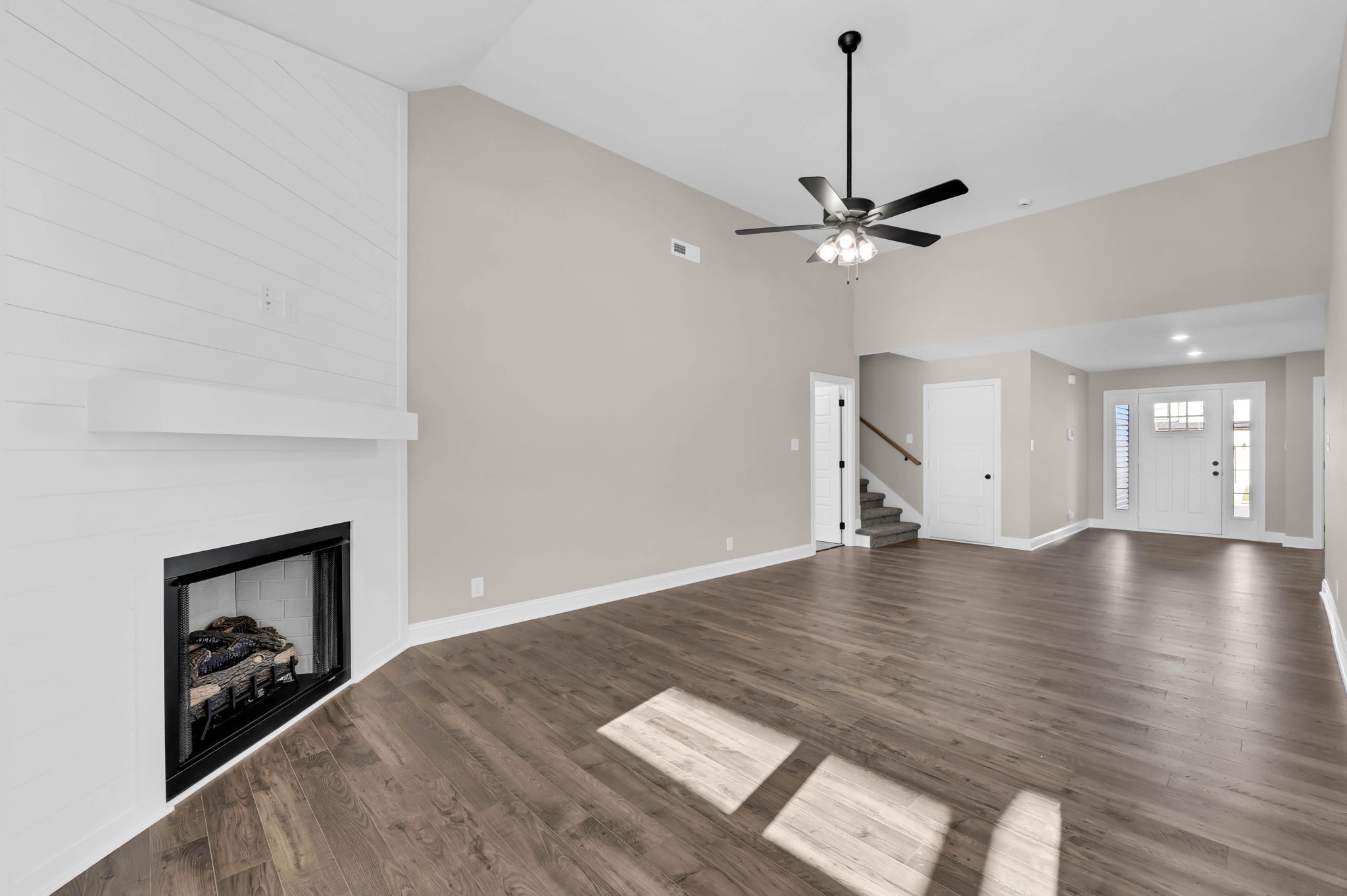 Clarksville, Tennessee 37042, United States, 3 Bedrooms Bedrooms, ,2 BathroomsBathrooms,Residential,Active,203608