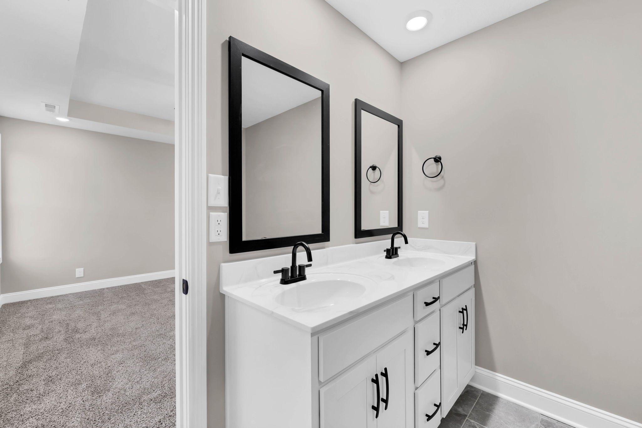 Clarksville, Tennessee 37042, United States, 3 Bedrooms Bedrooms, ,2 BathroomsBathrooms,Residential,Active,203608