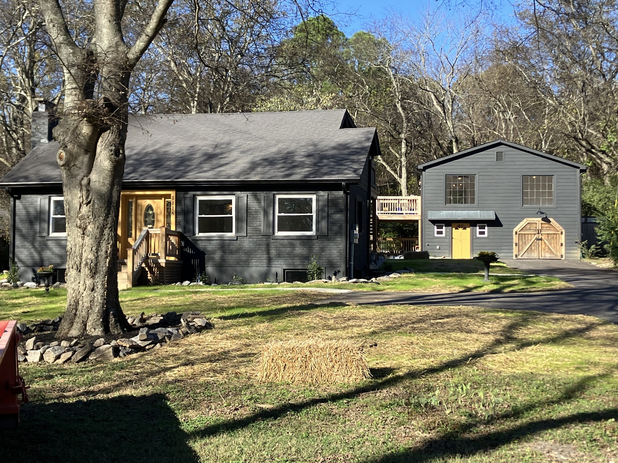 1116 Due West Ave N