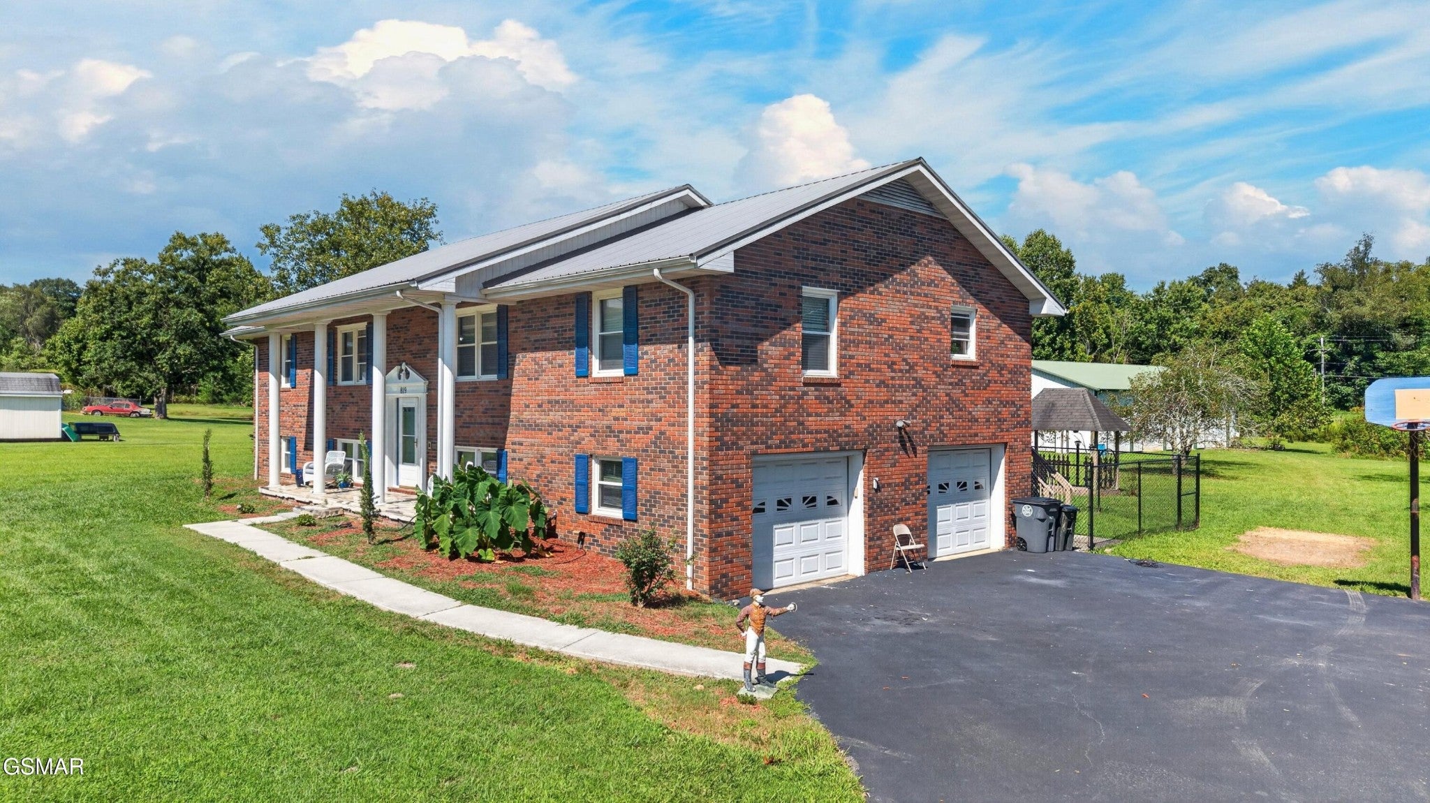 819 Redwood Drive