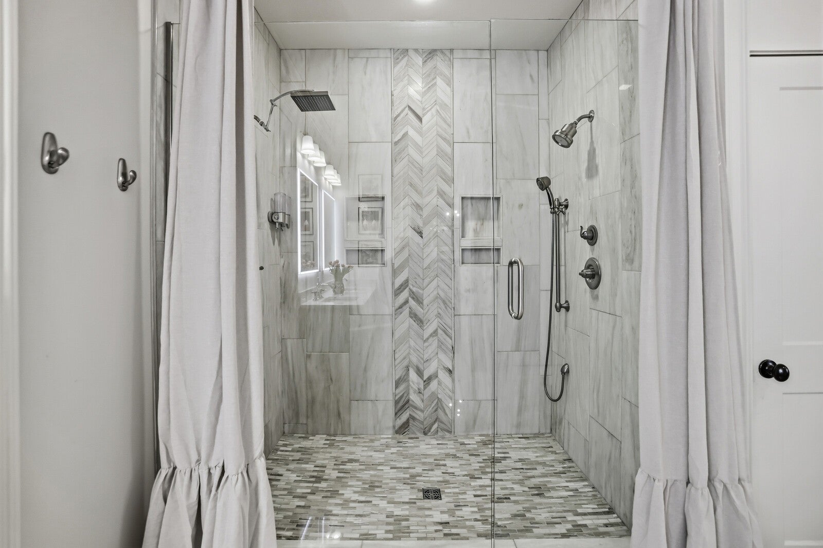 Nashville, Tennessee, 37215, United States, 5 Bedrooms Bedrooms, ,7 BathroomsBathrooms,Residential,Active,2034249