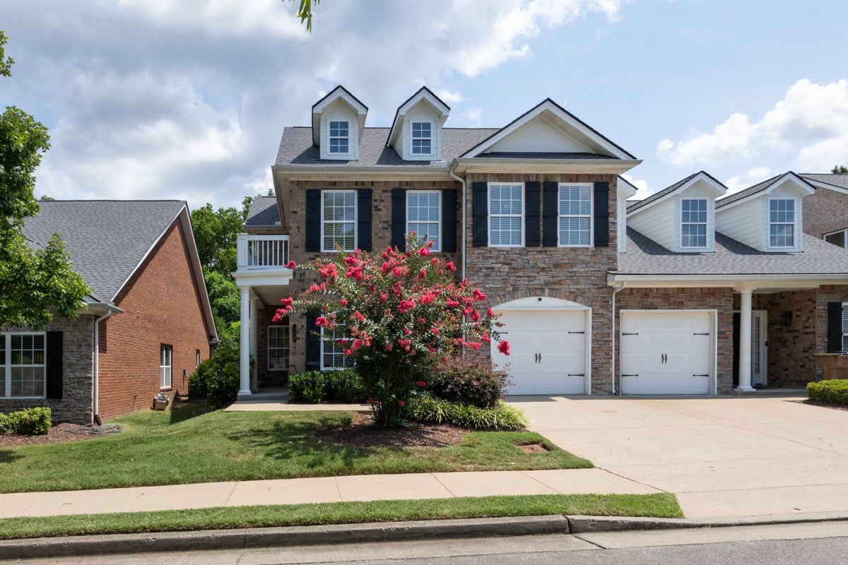 809 Barrington Place Dr
