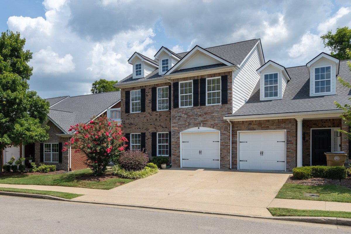 809 Barrington Place Dr