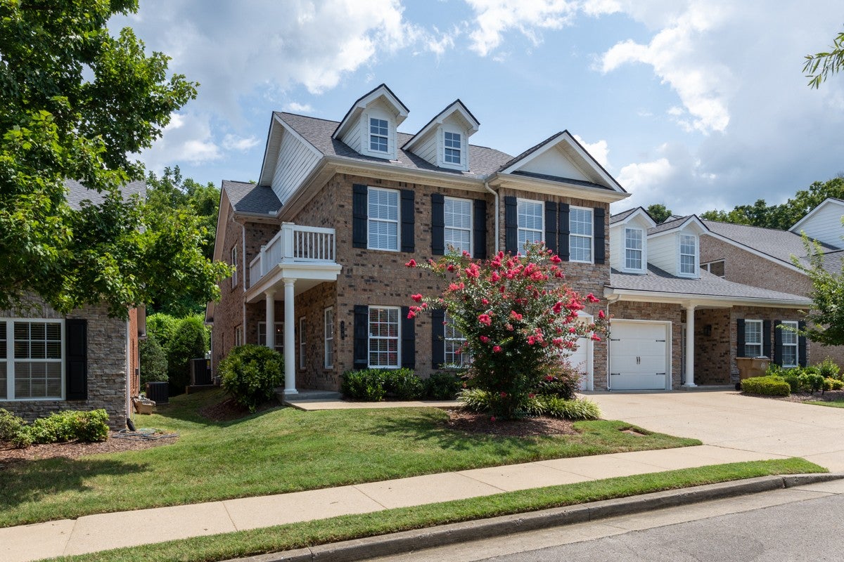 809 Barrington Place Dr