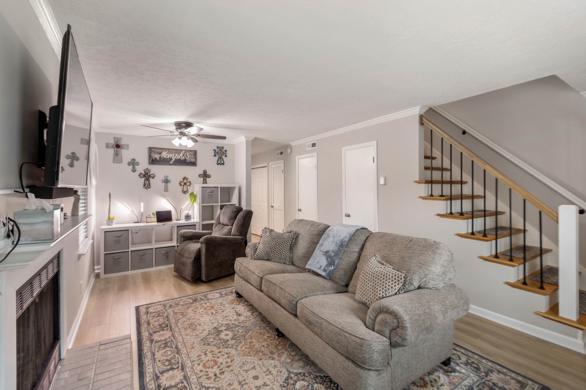 290 Donna Dr E