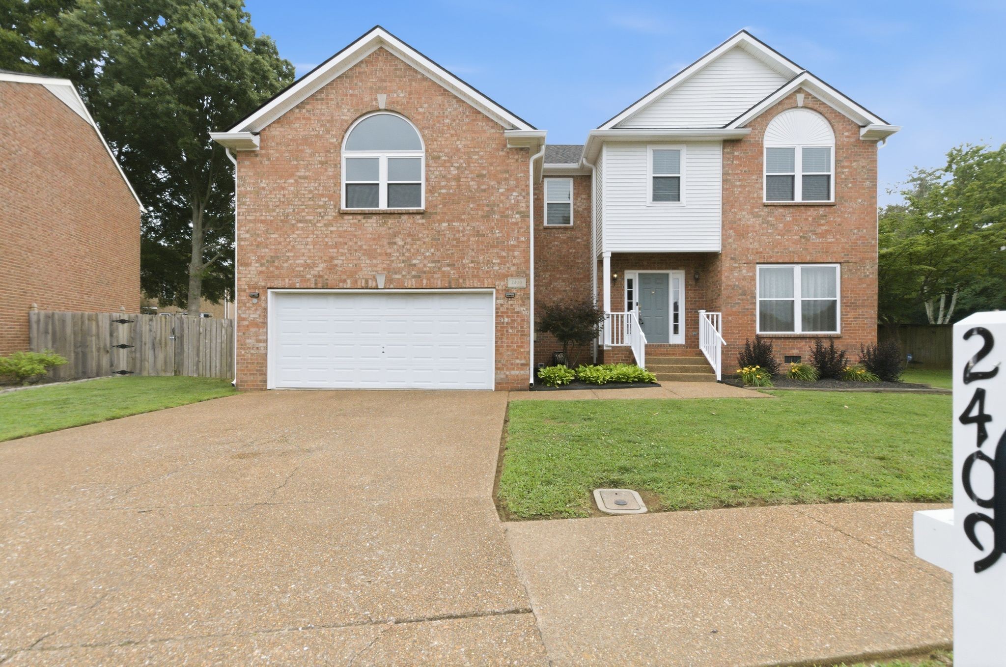 2409 Manderly Trl, Franklin TN 37069 4-bed home, photo 2 of 30