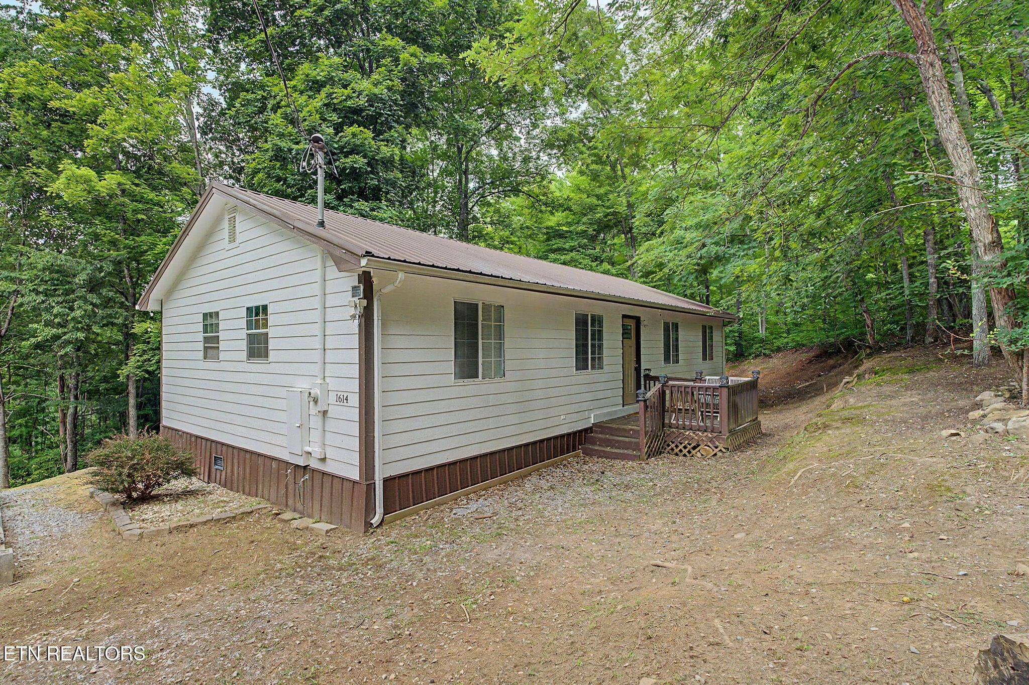 1614 Dogwood St