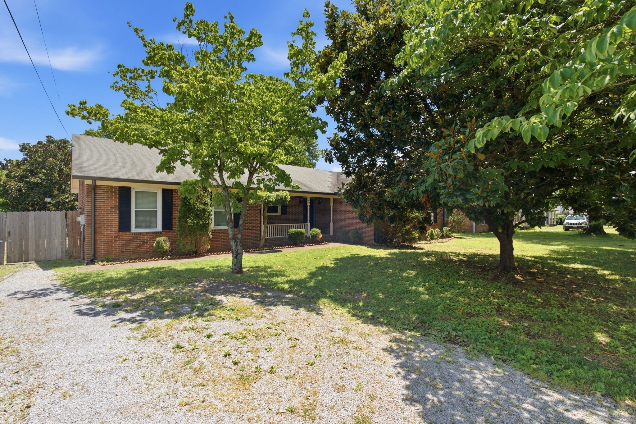 562 Sharondale Dr