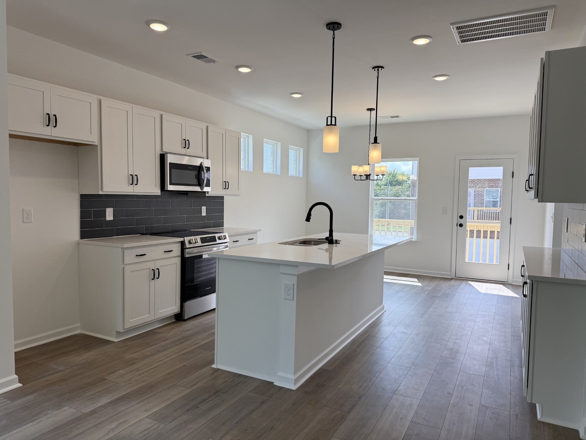 140 Rosebush Ln