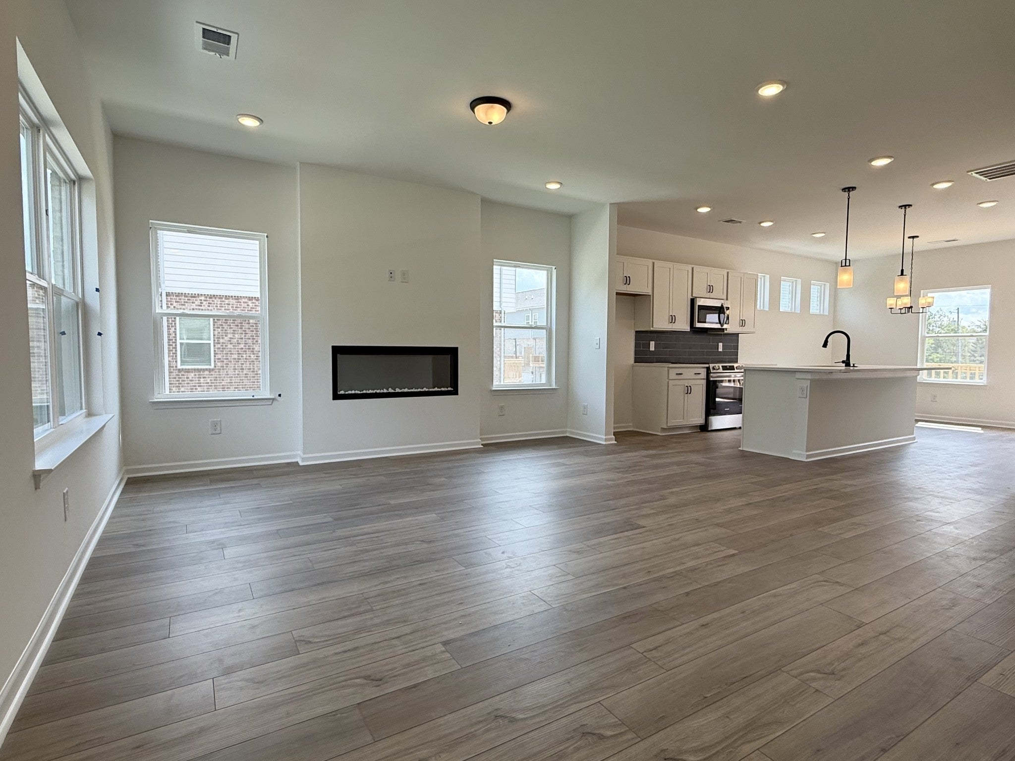 140 Rosebush Ln