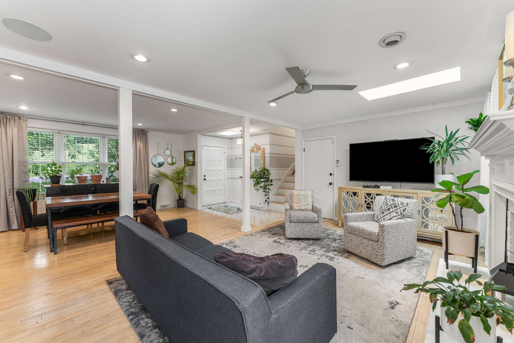5127 Amalie Dr
