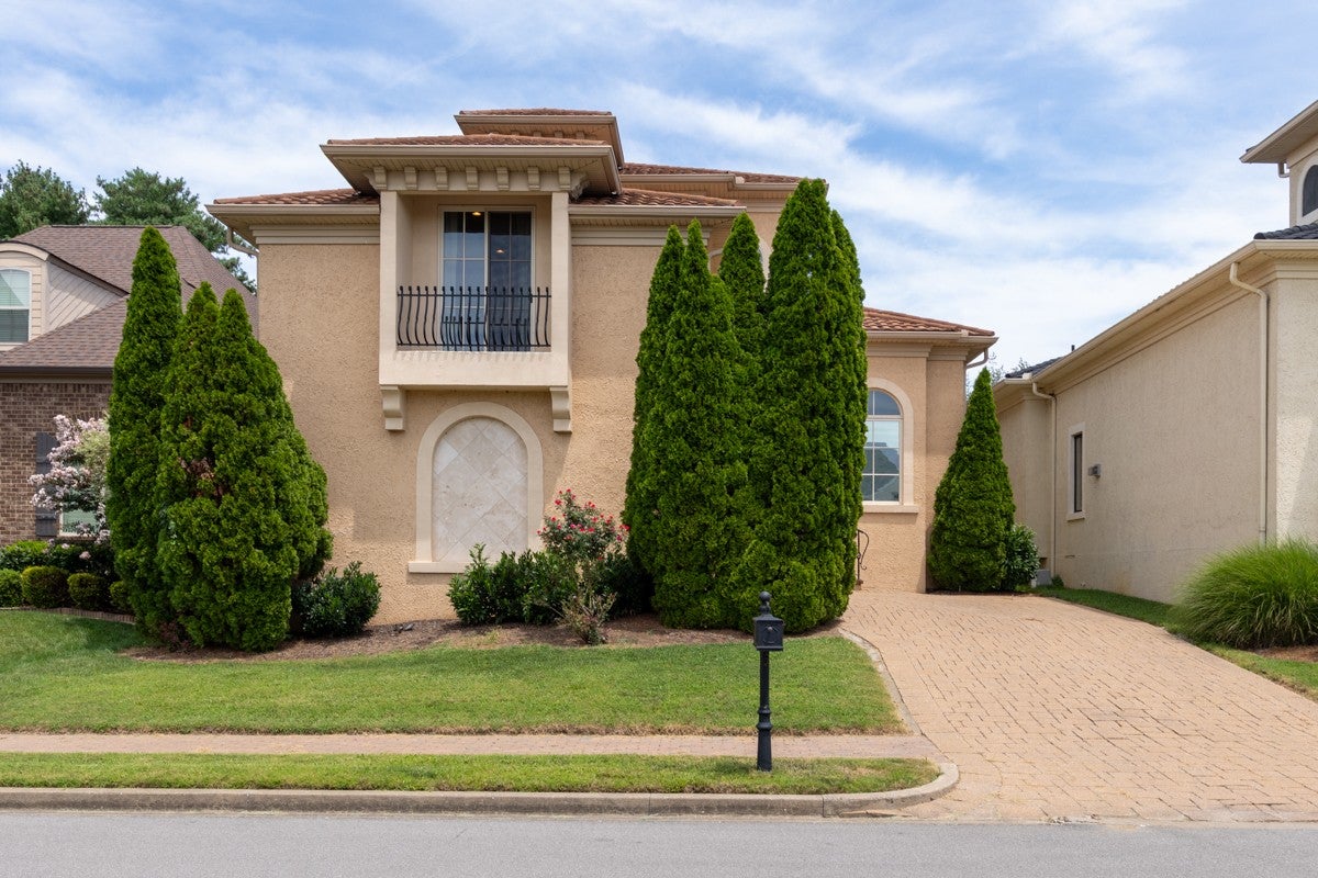 891 Fairington Pvt Way