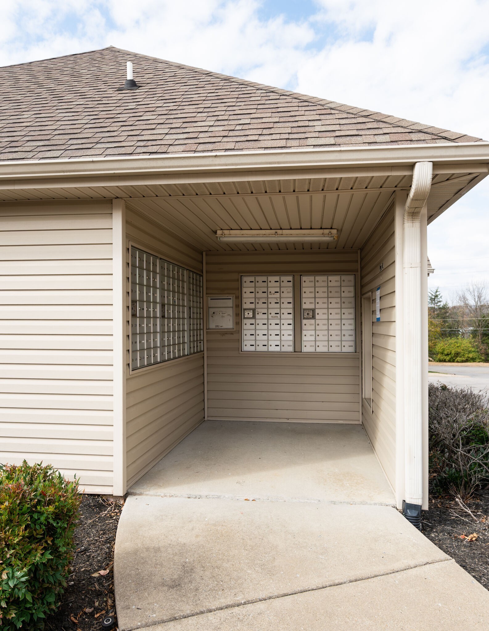 Nashville, Tennessee 37209, United States, 3 Bedrooms Bedrooms, ,3 BathroomsBathrooms,Residential,Pending,122854