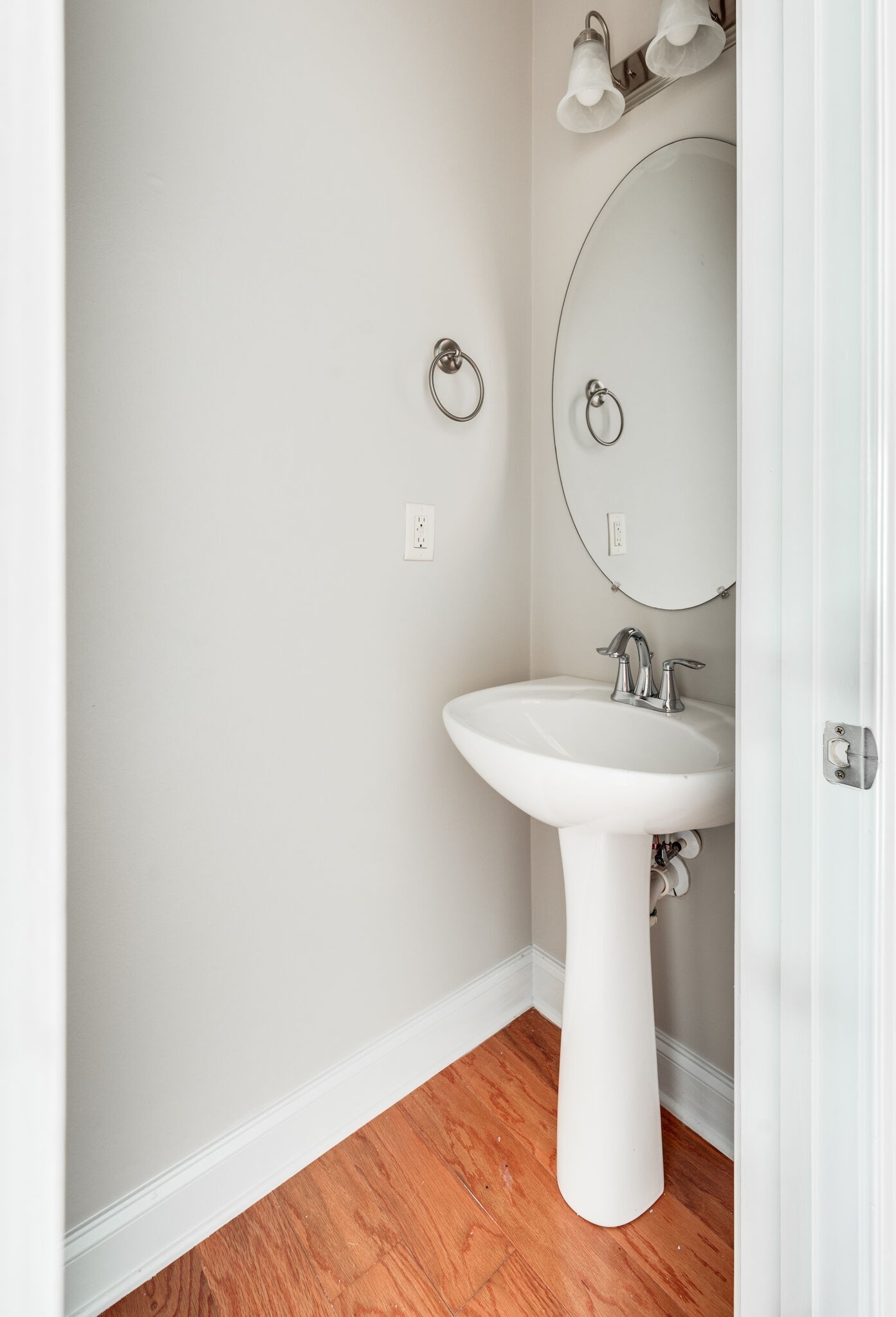 Nashville, Tennessee 37209, United States, 3 Bedrooms Bedrooms, ,3 BathroomsBathrooms,Residential,Pending,122854