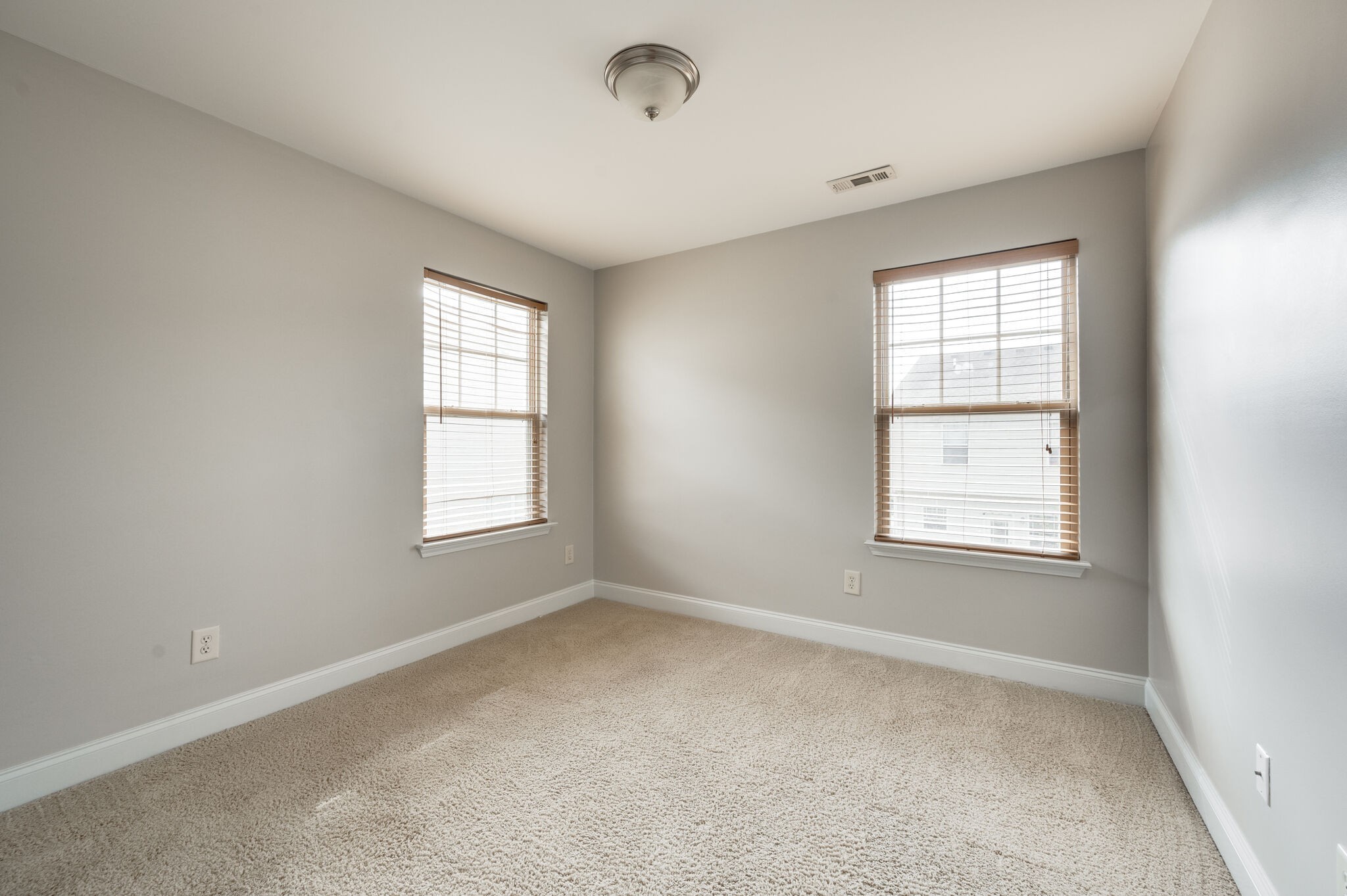 Nashville, Tennessee 37209, United States, 3 Bedrooms Bedrooms, ,3 BathroomsBathrooms,Residential,Pending,122854