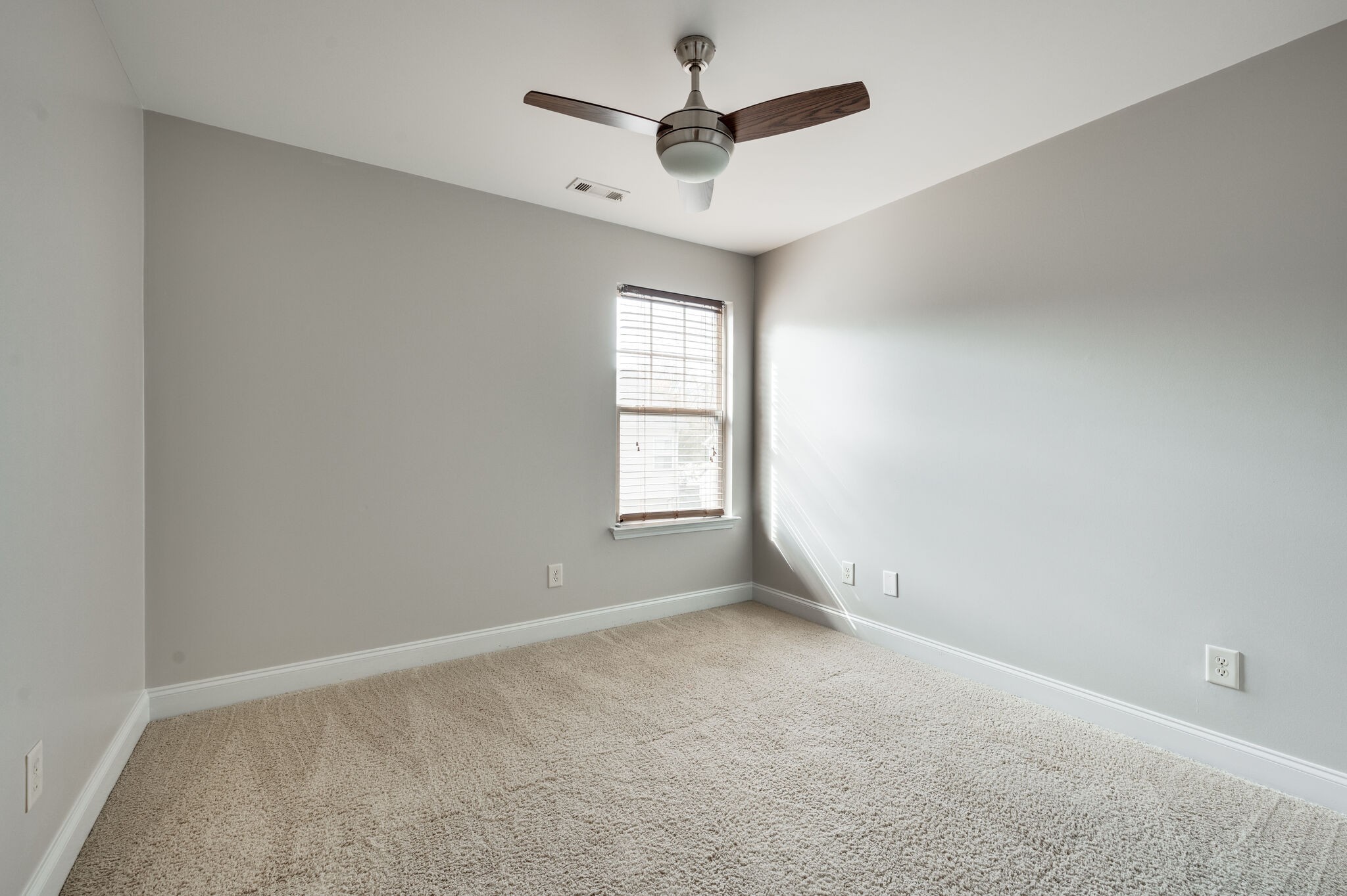 Nashville, Tennessee 37209, United States, 3 Bedrooms Bedrooms, ,3 BathroomsBathrooms,Residential,Pending,122854