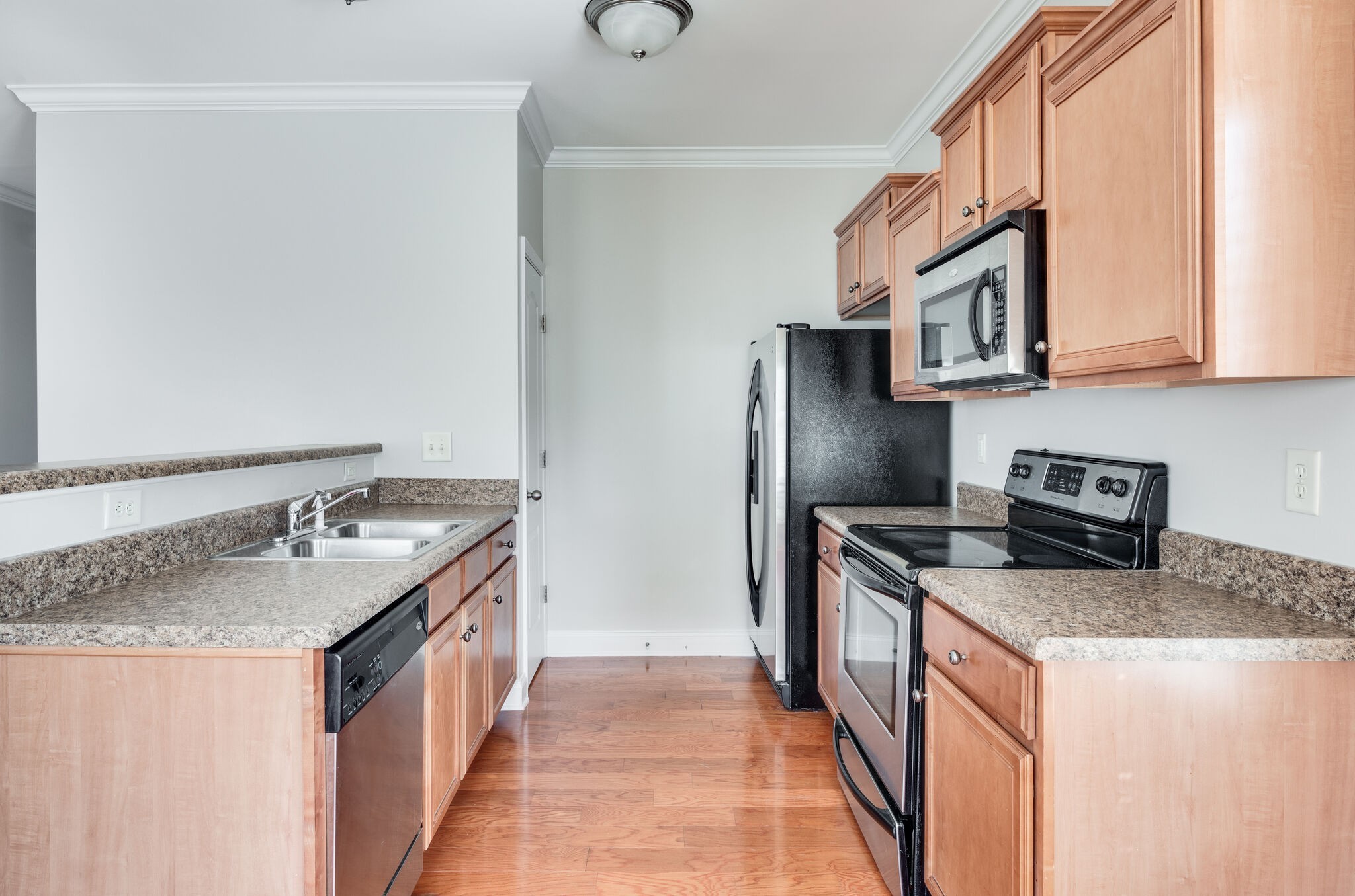 Nashville, Tennessee 37209, United States, 3 Bedrooms Bedrooms, ,3 BathroomsBathrooms,Residential,Pending,122854