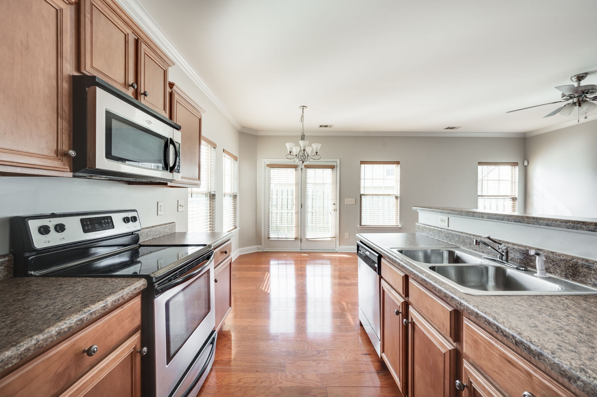 Nashville, Tennessee 37209, United States, 3 Bedrooms Bedrooms, ,3 BathroomsBathrooms,Residential,Pending,122854