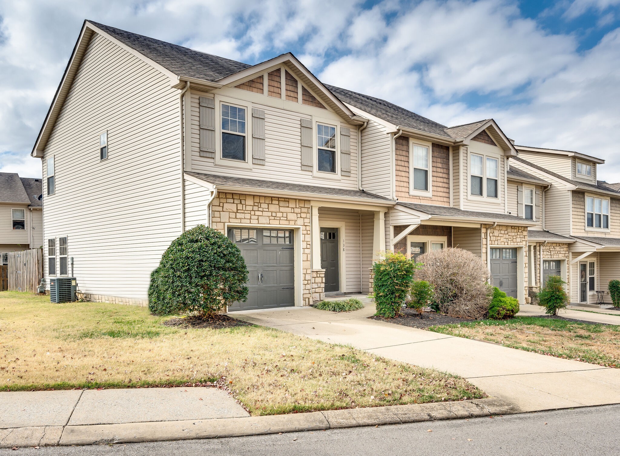 Nashville, Tennessee 37209, United States, 3 Bedrooms Bedrooms, ,3 BathroomsBathrooms,Residential,Pending,122854